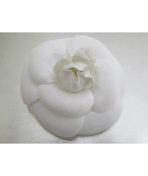 Chanel CHANEL Brooch Camellia White Textile Corsage Flower Motif Womens Mens Véritable concentré